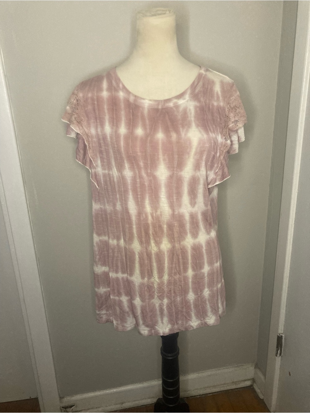 Knox Rose Pink and White Flutter Sleeve Blouse